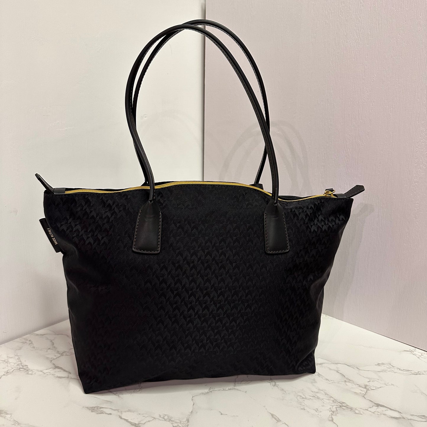 Robertina Relief Large Tote Bag/ Black